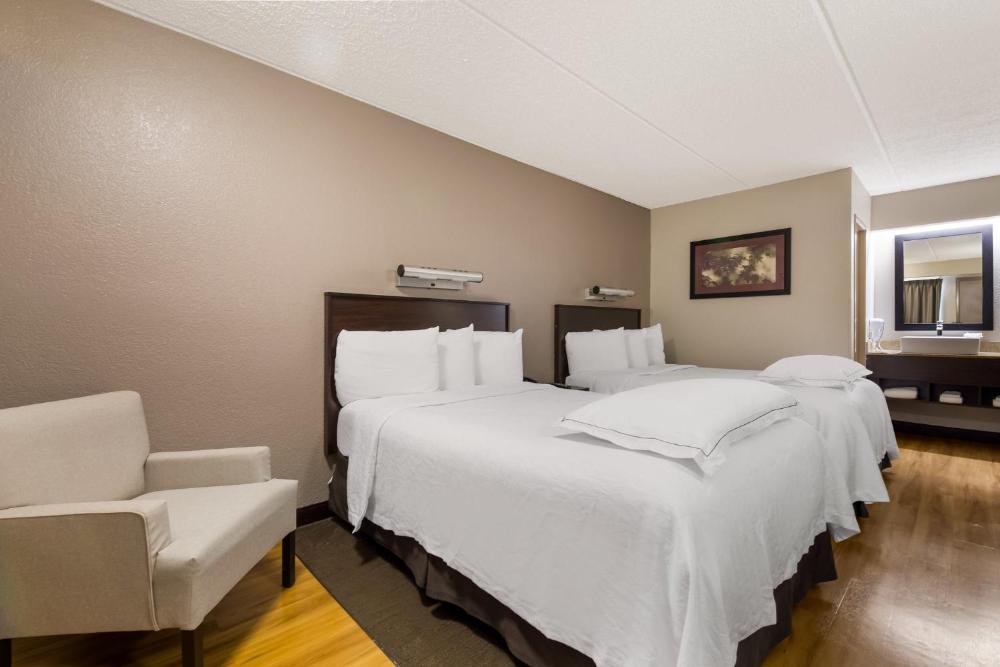 Premium Room with Two Double Beds Smoke Free (Upgraded Bedding & Snack) interior
